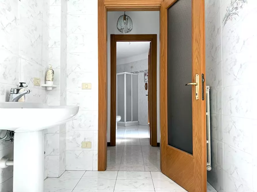 Immagine 23 di Appartamento in vendita  a Massa