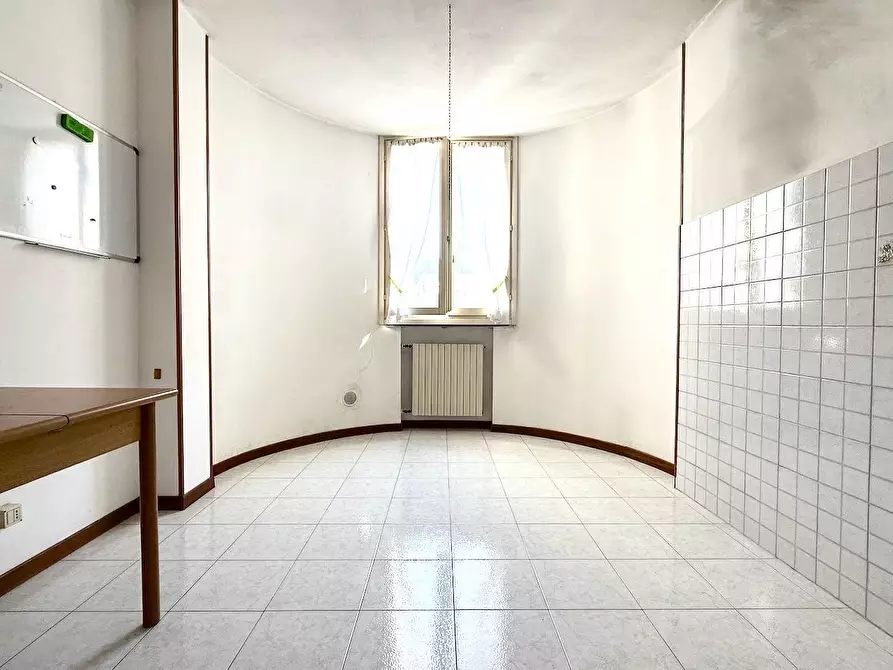 Immagine 11 di Appartamento in vendita  a Massa