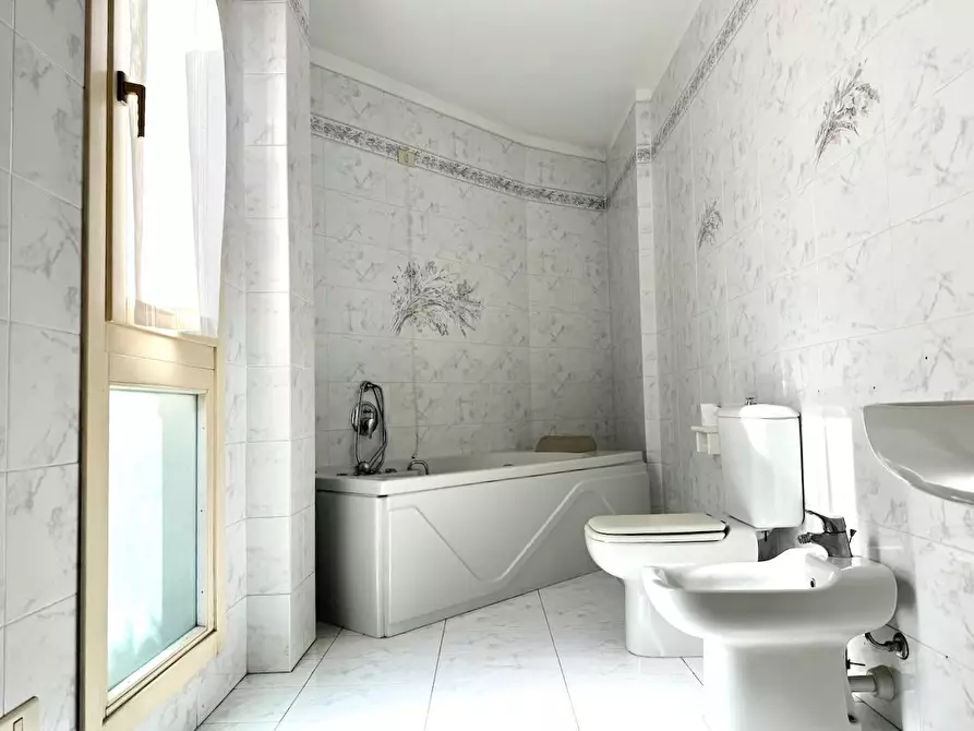 Immagine 21 di Appartamento in vendita  a Massa