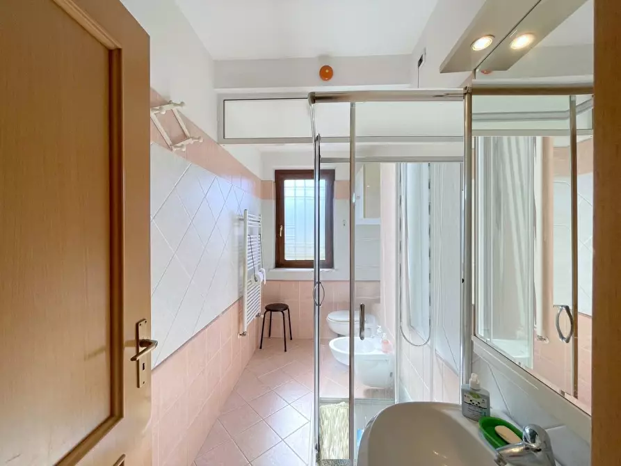 Immagine 11 di Casa bifamiliare in vendita  a Camaiore