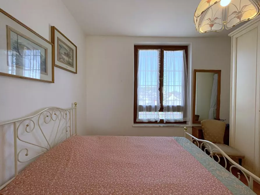 Immagine 30 di Casa bifamiliare in vendita  a Camaiore