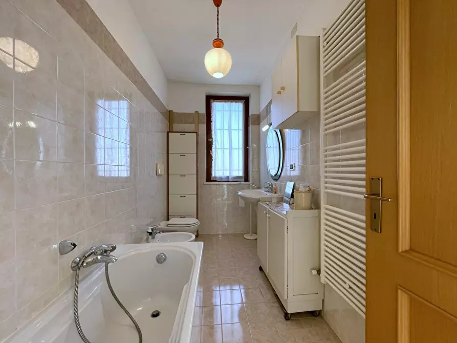 Immagine 44 di Casa bifamiliare in vendita  a Camaiore