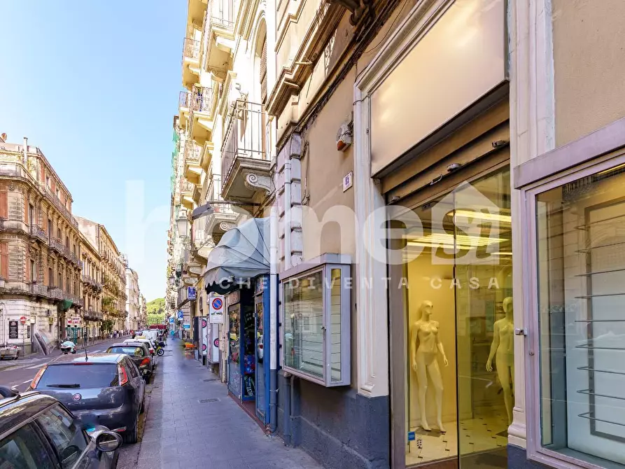 Immagine 29 di Negozio in vendita  a Catania