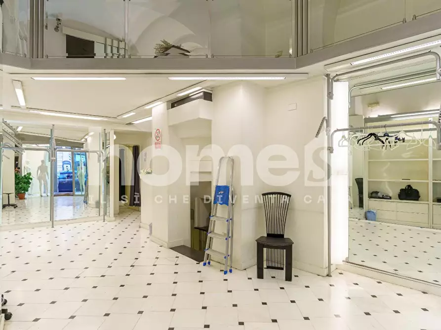 Immagine 8 di Negozio in vendita  a Catania