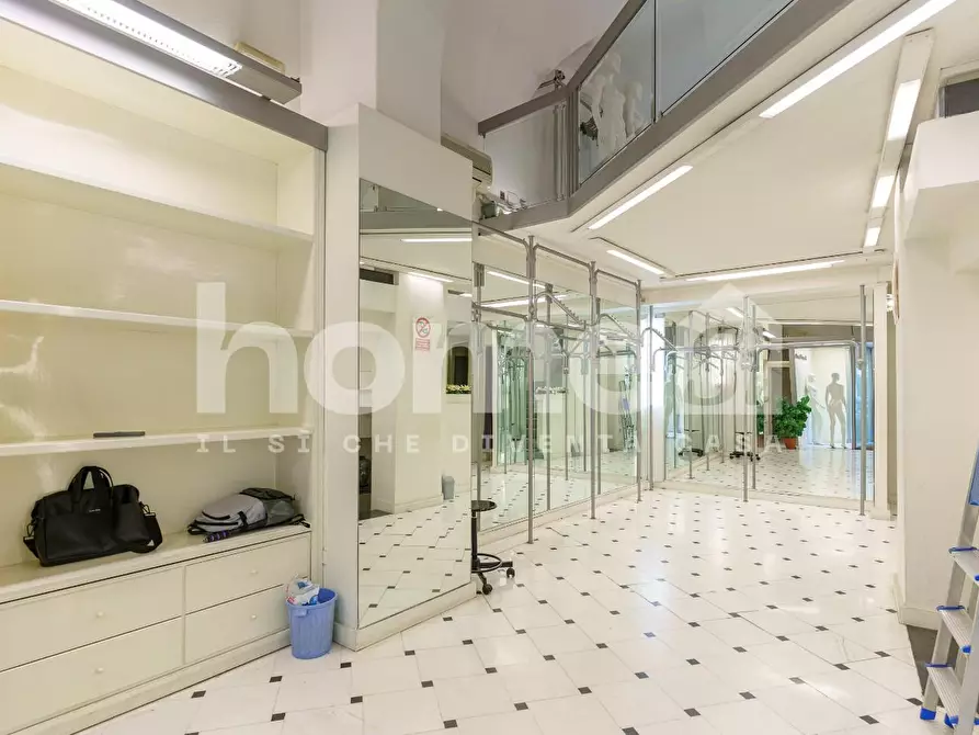 Immagine 3 di Negozio in vendita  a Catania