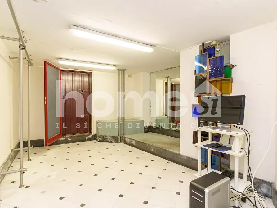 Immagine 23 di Negozio in vendita  a Catania