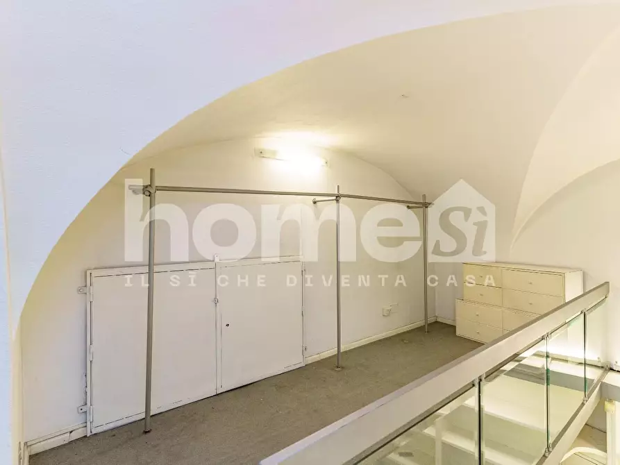 Immagine 17 di Negozio in affitto  a Catania