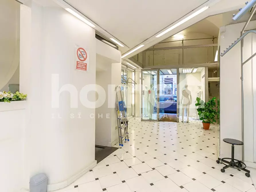 Immagine 3 di Negozio in affitto  a Catania