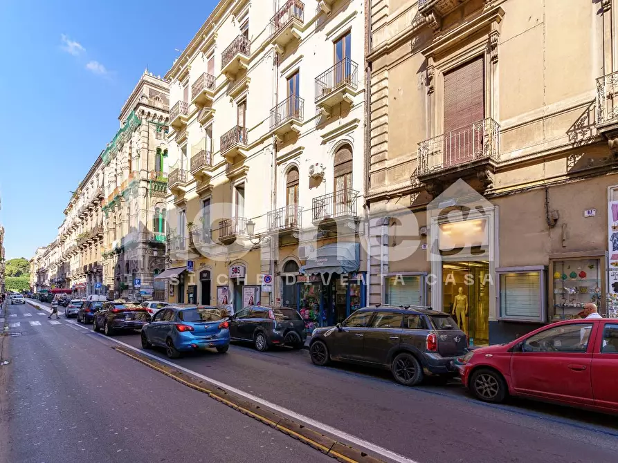 Immagine 30 di Negozio in affitto  a Catania