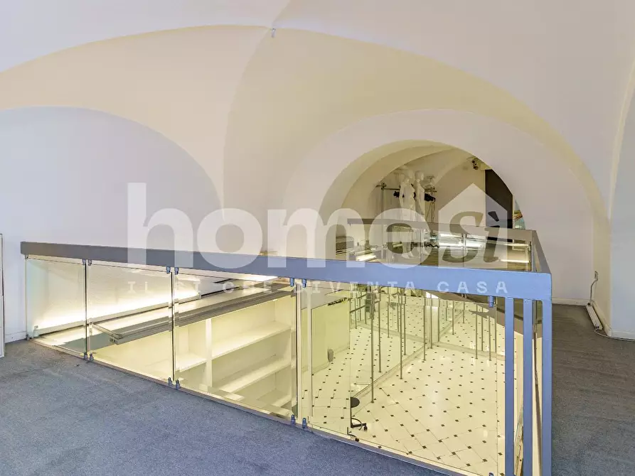 Immagine 15 di Negozio in affitto  a Catania