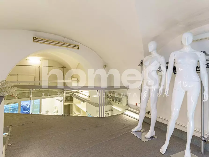 Immagine 12 di Negozio in affitto  a Catania