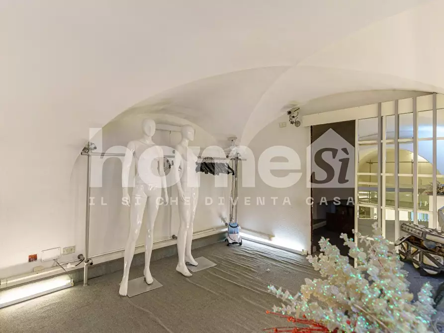 Immagine 18 di Negozio in affitto  a Catania