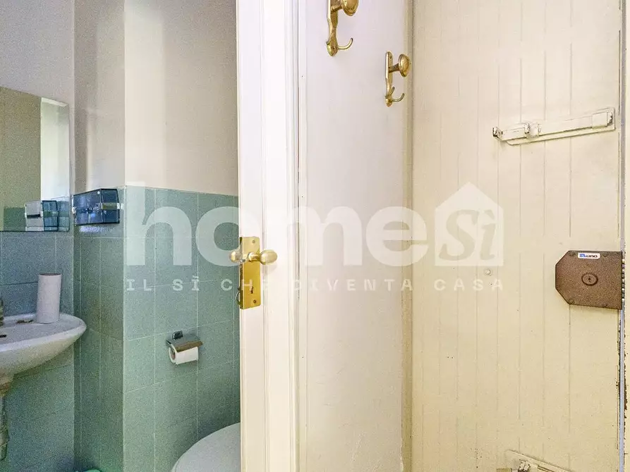 Immagine 28 di Negozio in affitto  a Catania