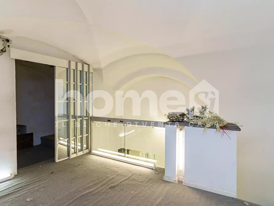 Immagine 11 di Negozio in affitto  a Catania