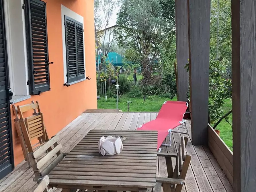 Immagine 11 di Villa in vendita  a Massa