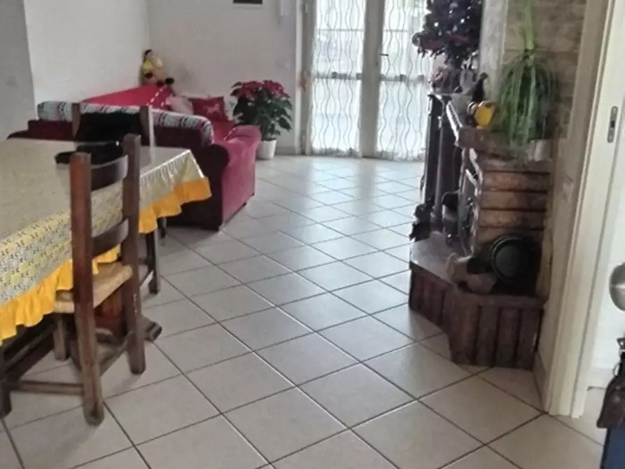 Immagine 5 di Appartamento in vendita  a Massa