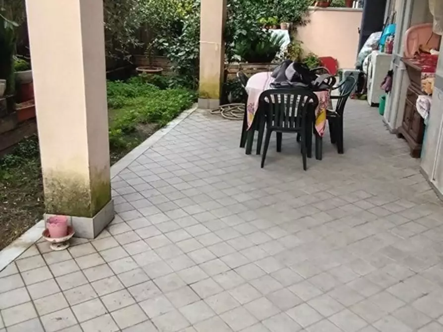 Immagine 2 di Appartamento in vendita  a Massa