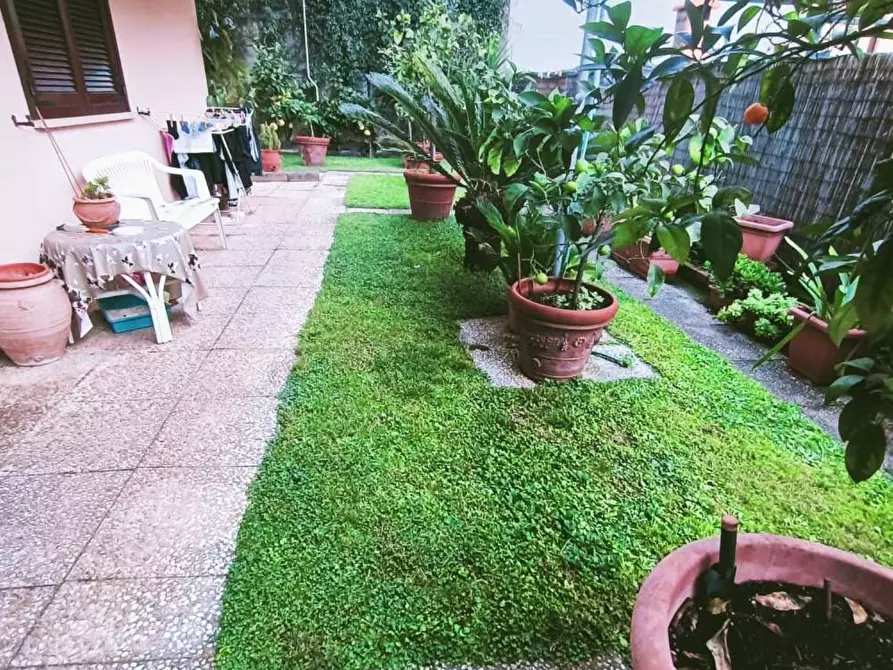 Immagine 8 di Appartamento in vendita  a Montignoso