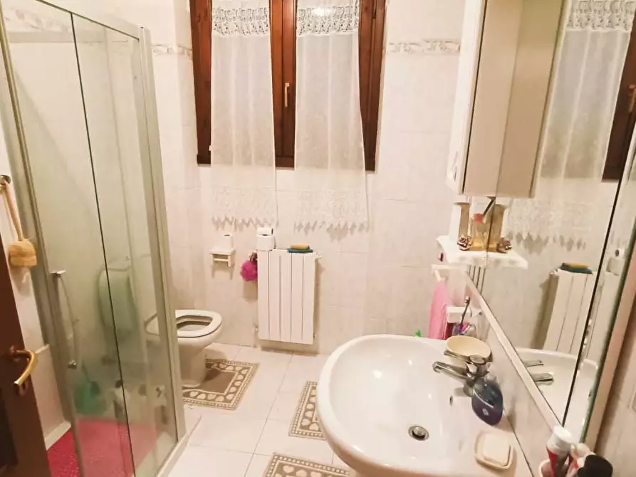 Immagine 5 di Appartamento in vendita  a Montignoso