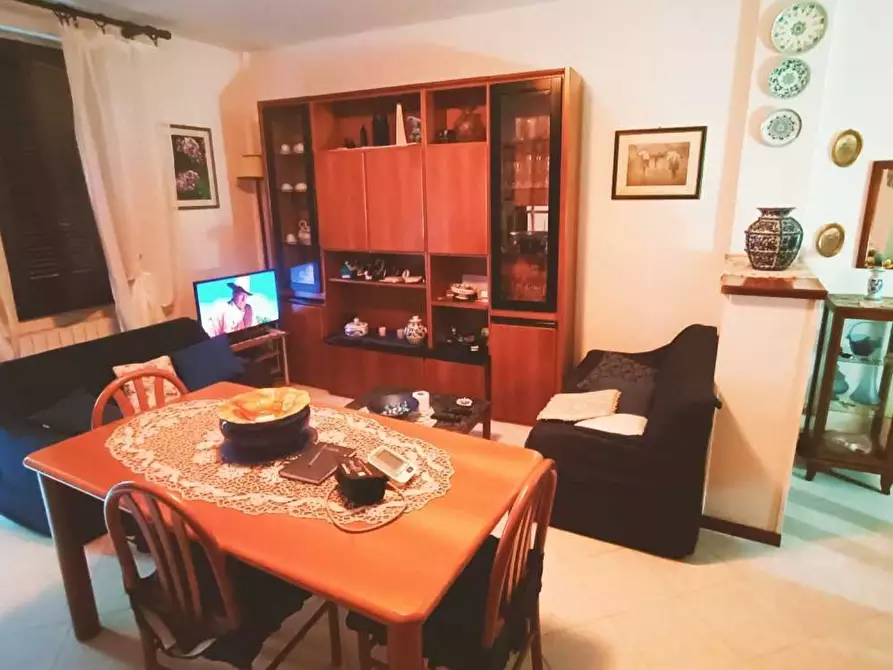 Immagine 3 di Appartamento in vendita  a Montignoso