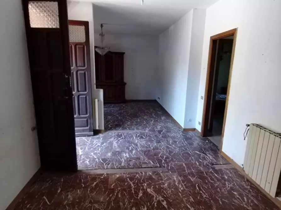 Immagine 2 di Appartamento in vendita  a Massa