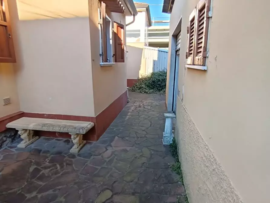 Immagine 11 di Villetta a schiera in vendita  a Massa