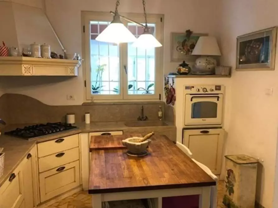 Immagine 13 di Casa indipendente in vendita  a Massa