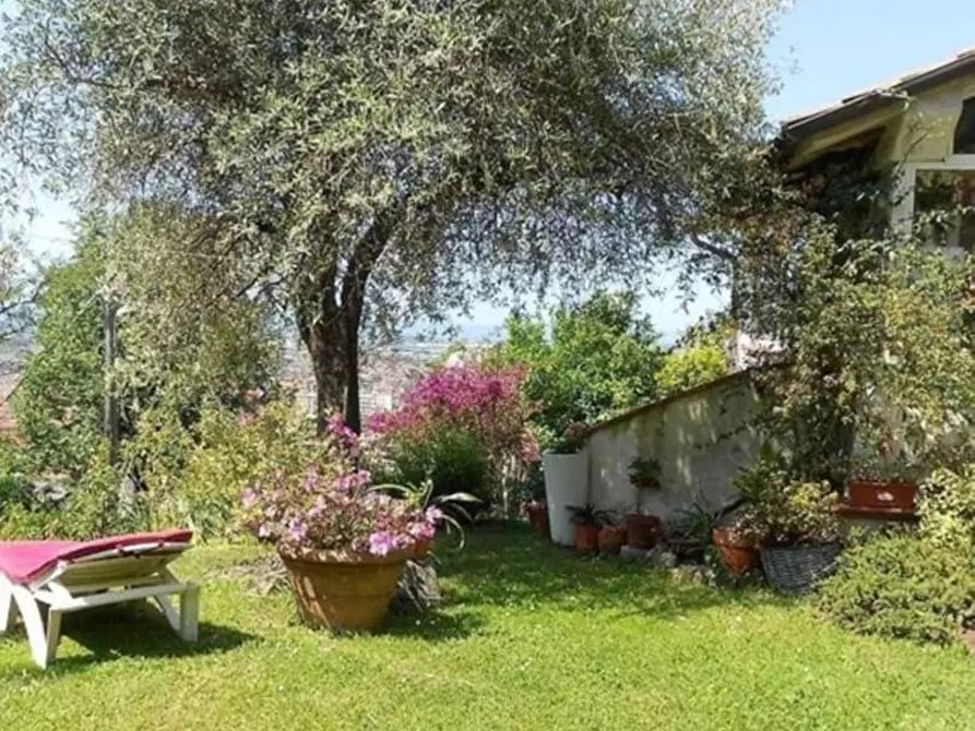 Immagine 3 di Casa indipendente in vendita  a Massa