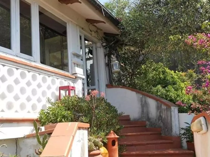 Immagine 19 di Casa indipendente in vendita  a Massa