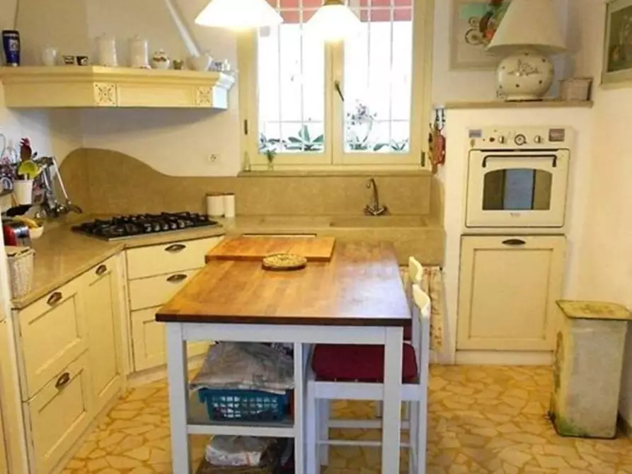 Immagine 17 di Casa indipendente in vendita  a Massa