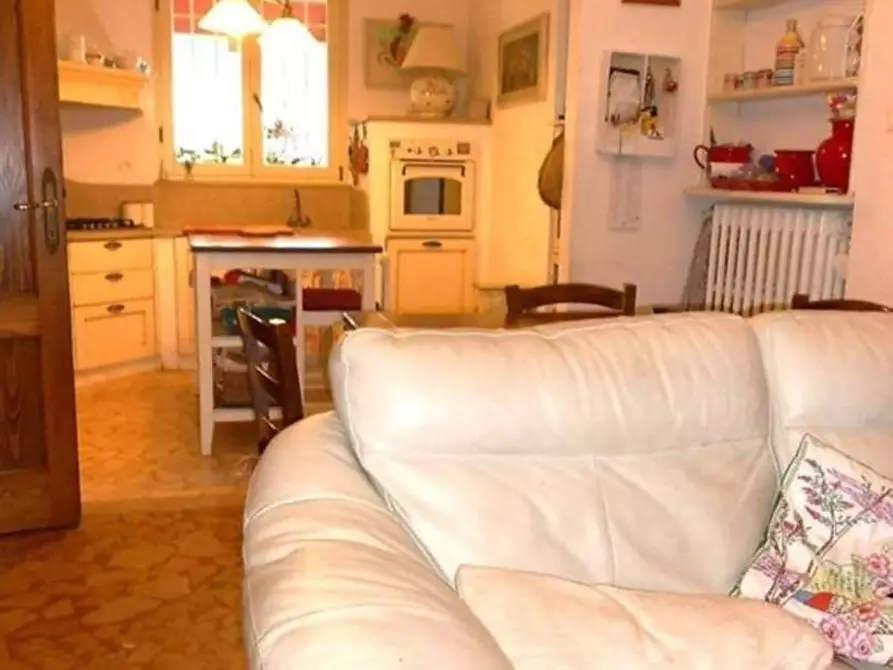 Immagine 15 di Casa indipendente in vendita  a Massa
