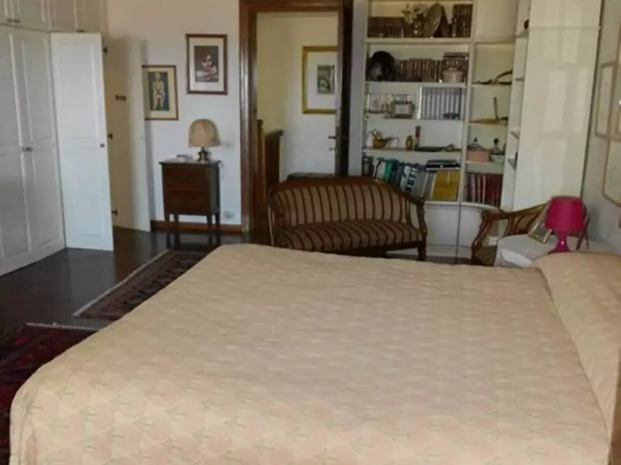 Immagine 18 di Casa indipendente in vendita  a Massa