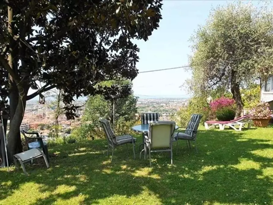 Immagine 2 di Casa indipendente in vendita  a Massa