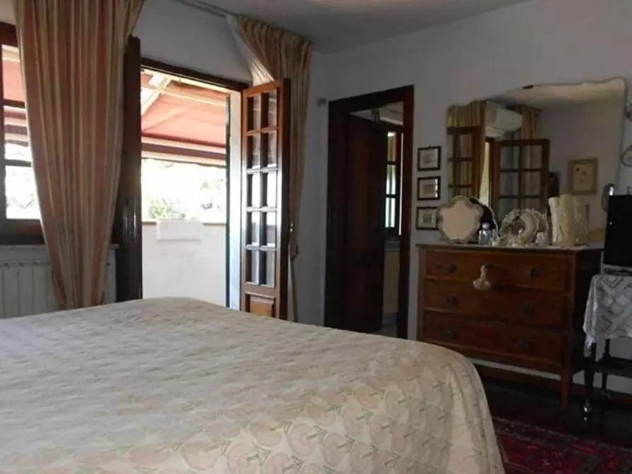 Immagine 21 di Casa indipendente in vendita  a Massa