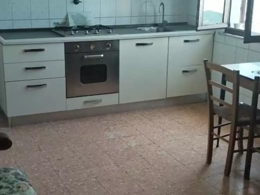 Immagine 2 di Appartamento in vendita  a Massa