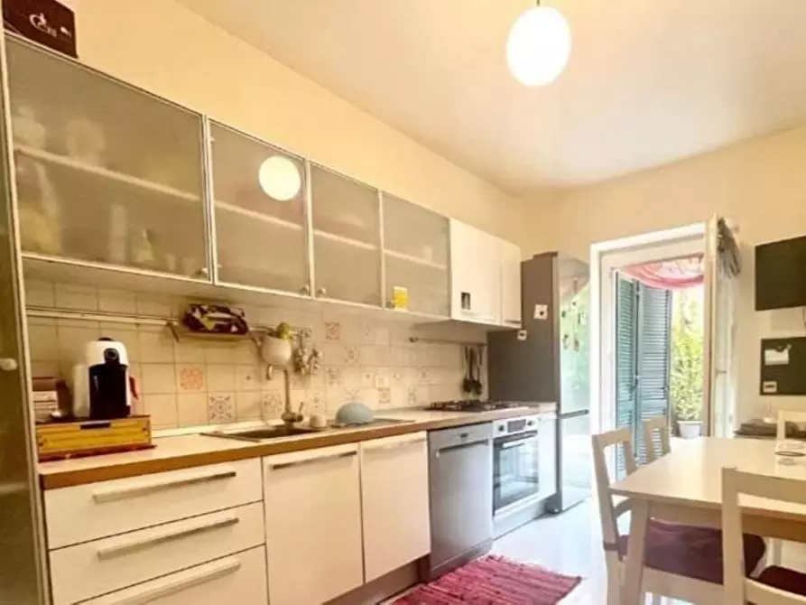 Immagine 3 di Appartamento in vendita  a Massa