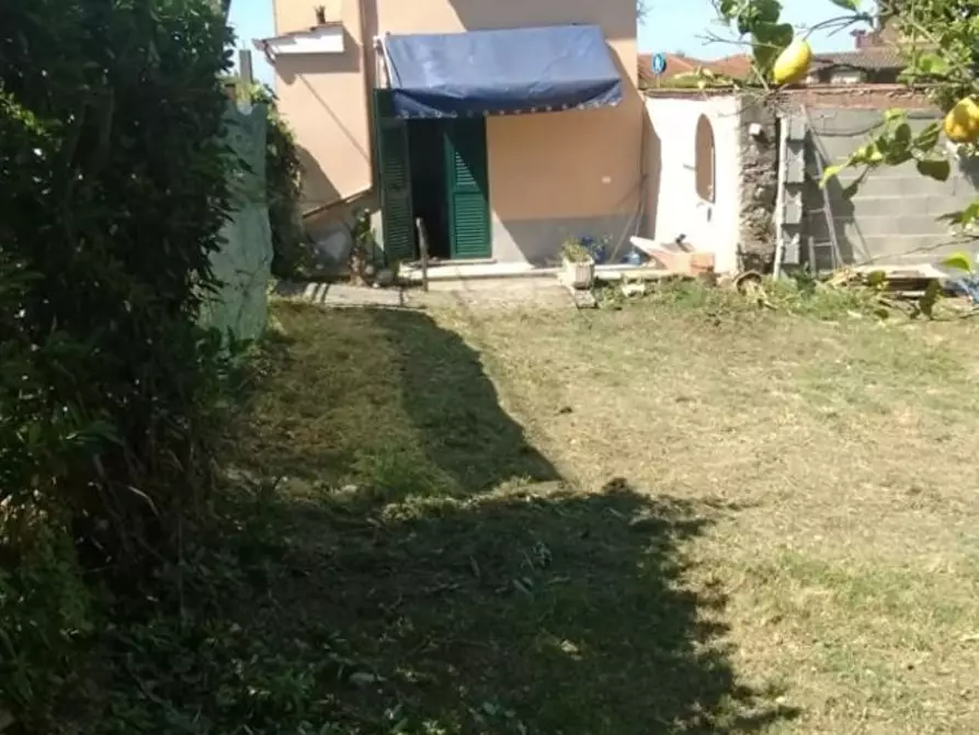 Immagine 3 di Casa indipendente in vendita  a Massa