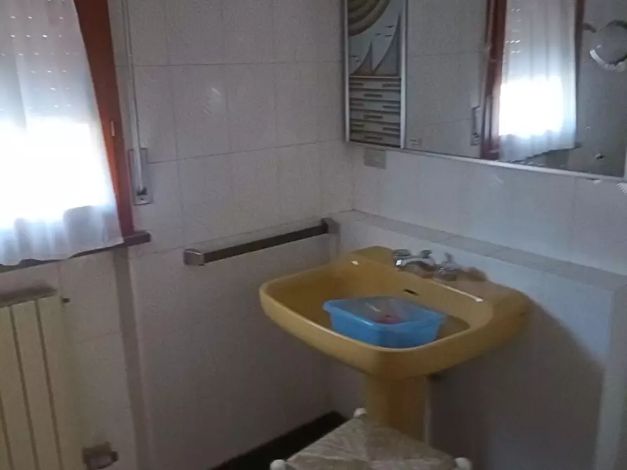 Immagine 10 di Appartamento in vendita  a Massa