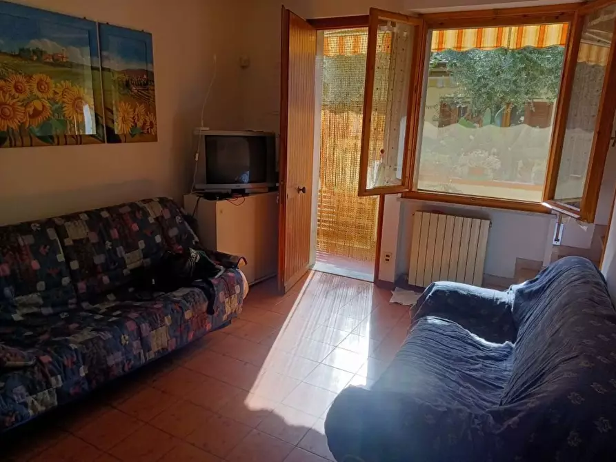 Immagine 2 di Villetta a schiera in vendita  a Massa