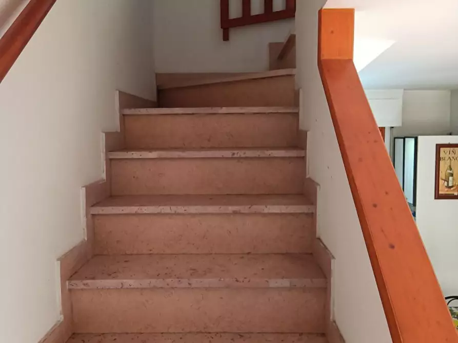 Immagine 11 di Villetta a schiera in vendita  a Massa