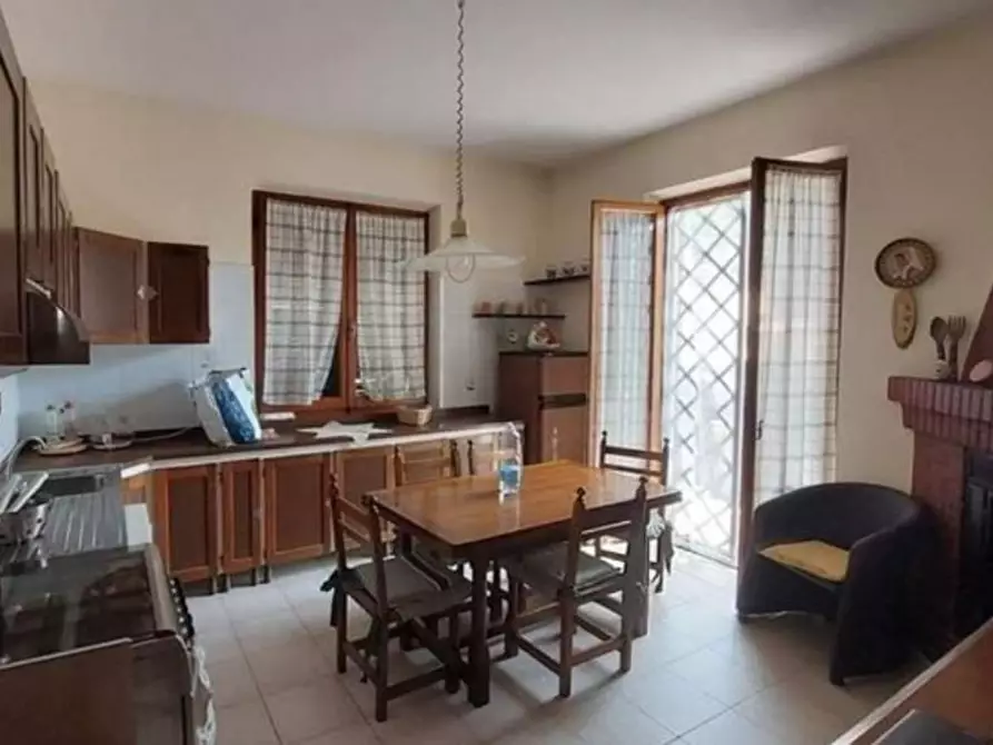 Immagine 2 di Appartamento in vendita  a Massa