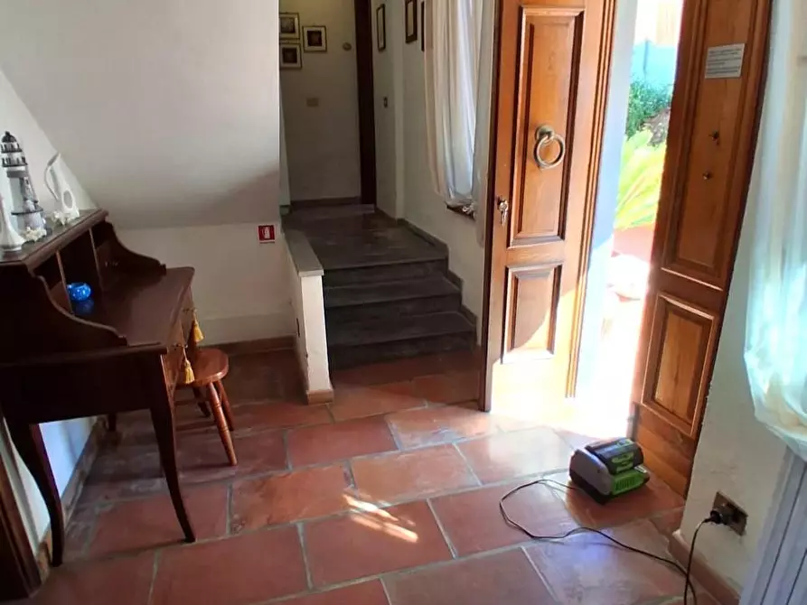 Immagine 5 di Villa in vendita  a Lucca