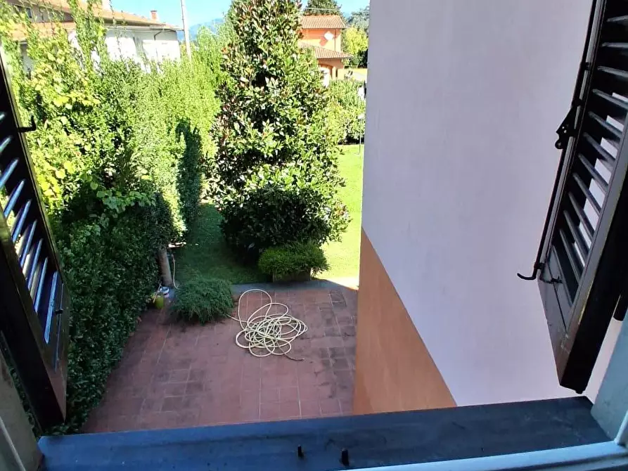Immagine 27 di Villa in vendita  a Lucca