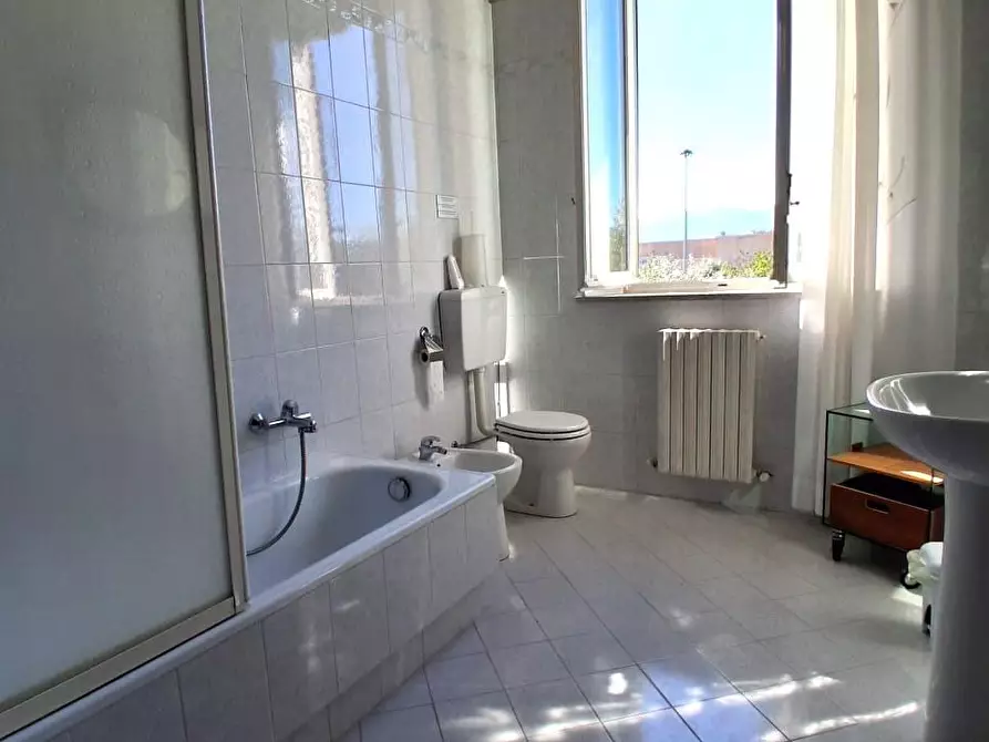 Immagine 21 di Villa in vendita  a Lucca