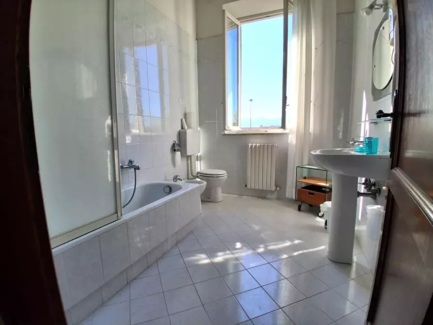 Immagine 28 di Villa in vendita  a Lucca