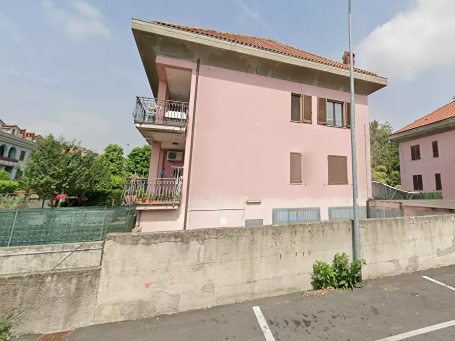 Immagine 2 di Garage in vendita  a Bernareggio