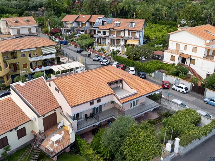 Immagine 35 di Villa in vendita  a Acireale