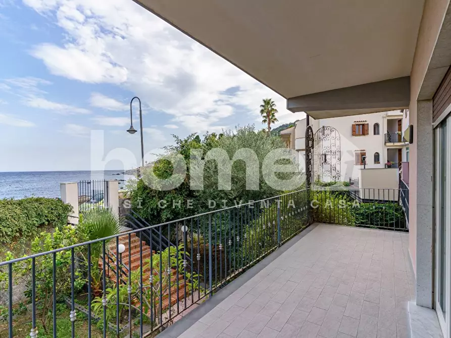 Immagine 6 di Villa in vendita  a Acireale