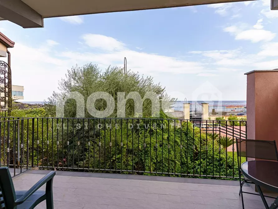 Immagine 16 di Villa in vendita  a Acireale