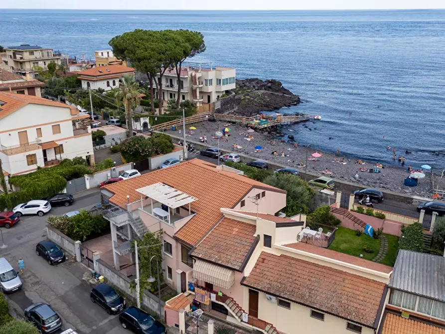 Immagine 36 di Villa in vendita  a Acireale